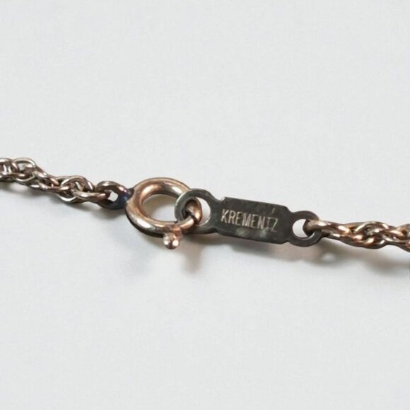 Vintage Gold Tone Cameo Locket Necklace 18 Inch Chain Signed Krementz - Picture 5 of 5